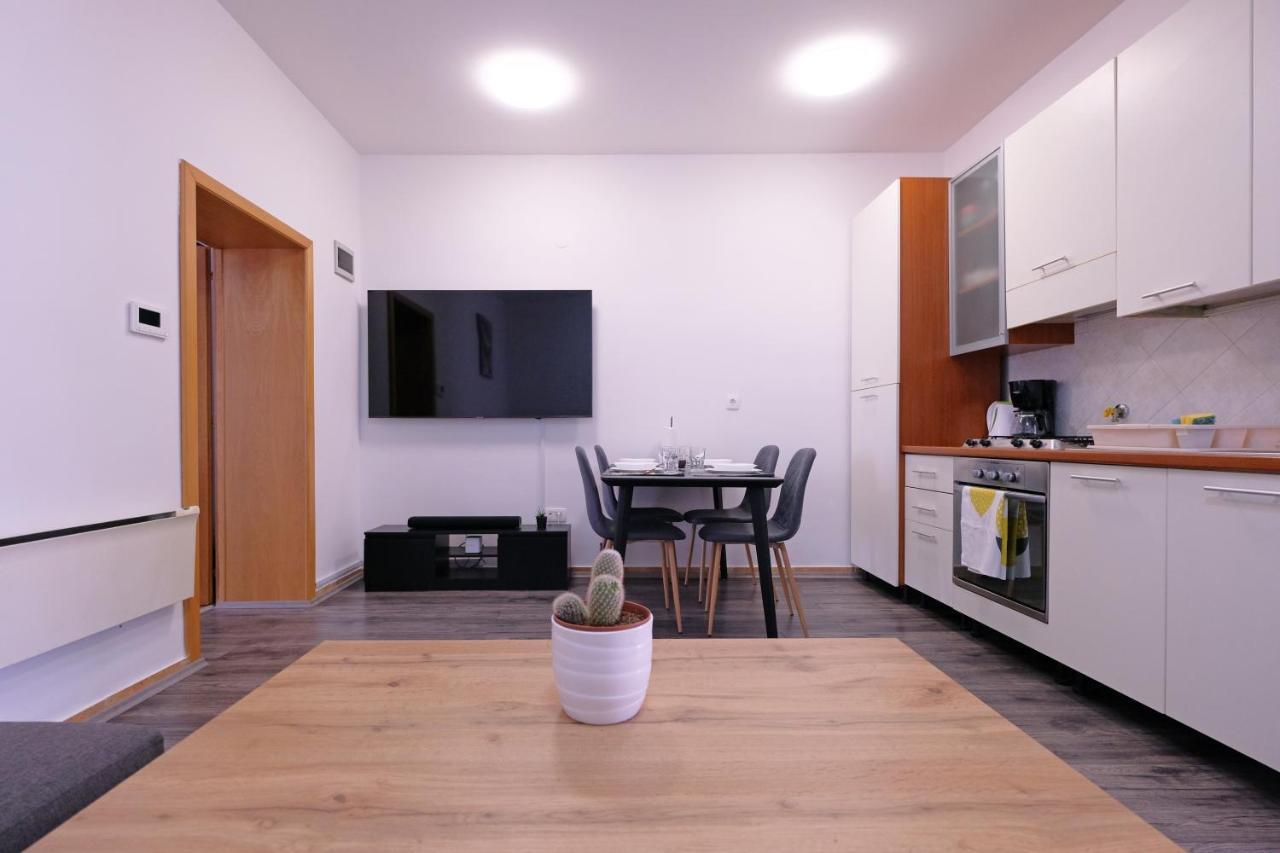 Apartment Klea - Cosy, Near City Center Pola Esterno foto