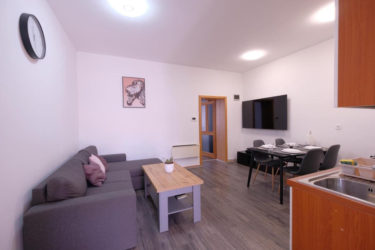 Apartment Klea - Cosy, Near City Center Pola Esterno foto