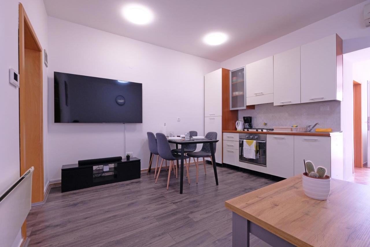 Apartment Klea - Cosy, Near City Center Pola Esterno foto