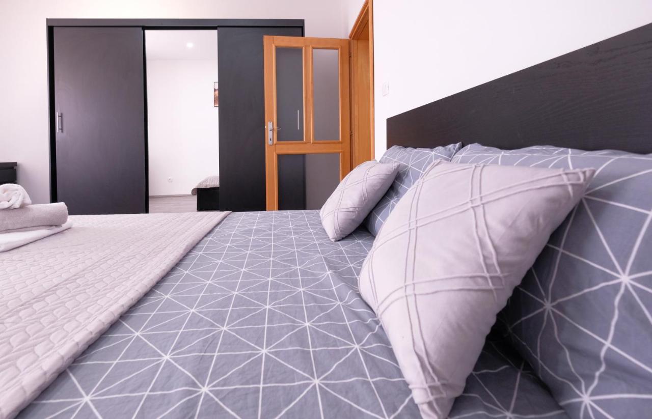 Apartment Klea - Cosy, Near City Center Pola Esterno foto