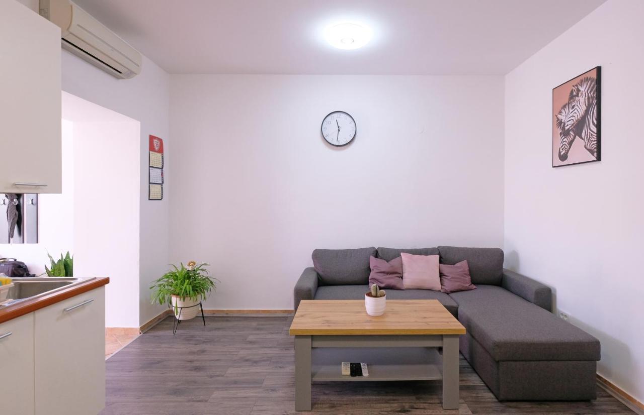 Apartment Klea - Cosy, Near City Center Pola Esterno foto
