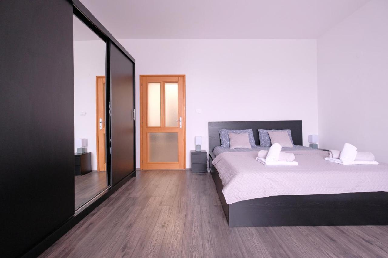 Apartment Klea - Cosy, Near City Center Pola Esterno foto